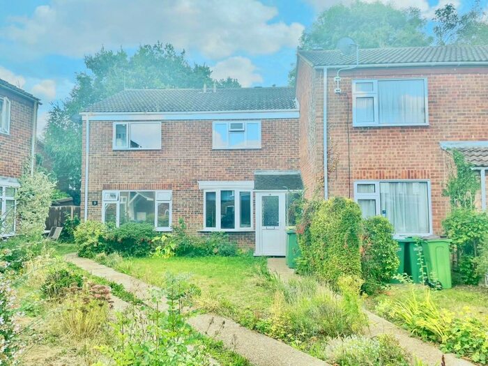 2 Bedroom House To Rent In Hawk Close, Fareham, PO14