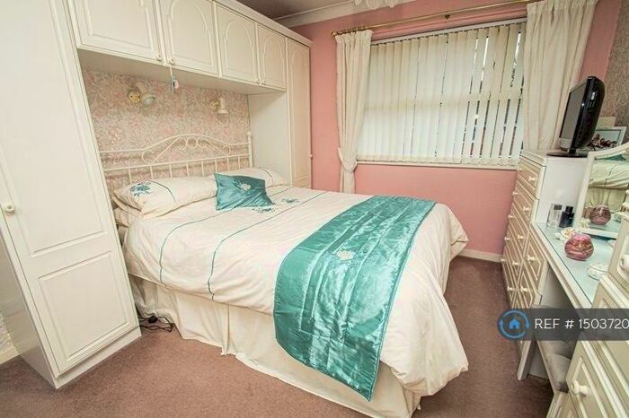 4 Bedroom Semi-Detached House To Rent In Edgmond Close, Redditch, B98