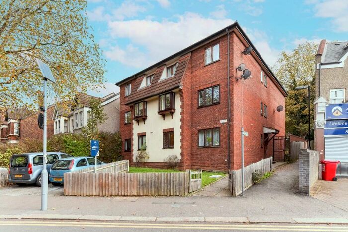 1 Bedroom Ground Flat To Rent In The Avenue, London, E4