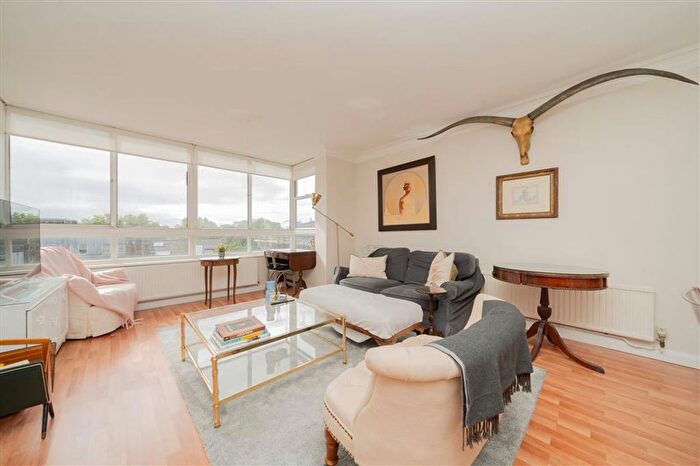 2 Bedroom Flat To Rent In Pier House, Chelsea, SW3