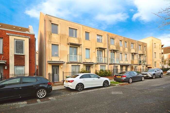 5 Bedroom End Terrace House For Sale In Phelps Road, Plymouth, Devon, PL1