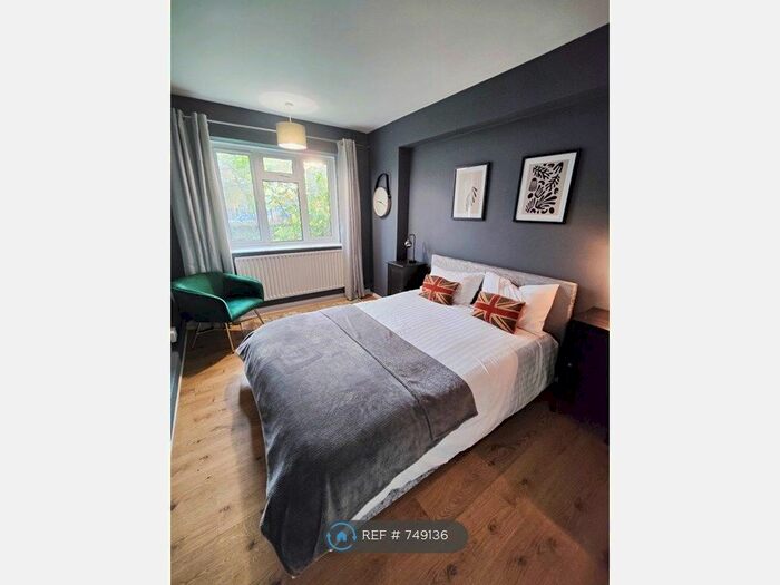 1 Bedroom Flat To Rent In Harfleur Court, London, SE11