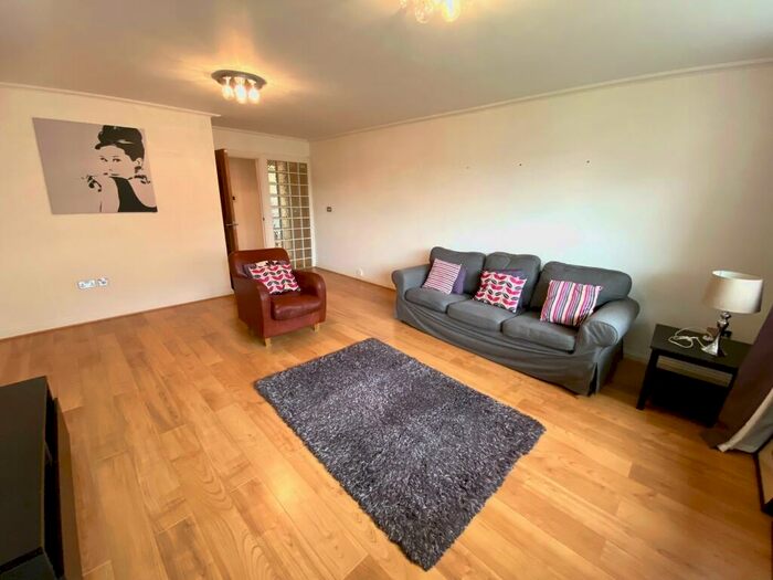 2 Bedroom Apartment To Rent In Taliesin Court, Century Wharf, Cardiff, CF10
