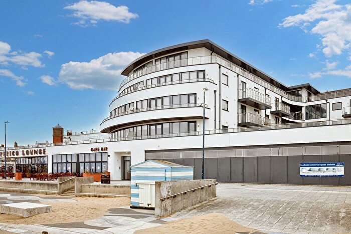 2 Bedroom Flat For Sale In Beach Drive, Ramsgate, CT11