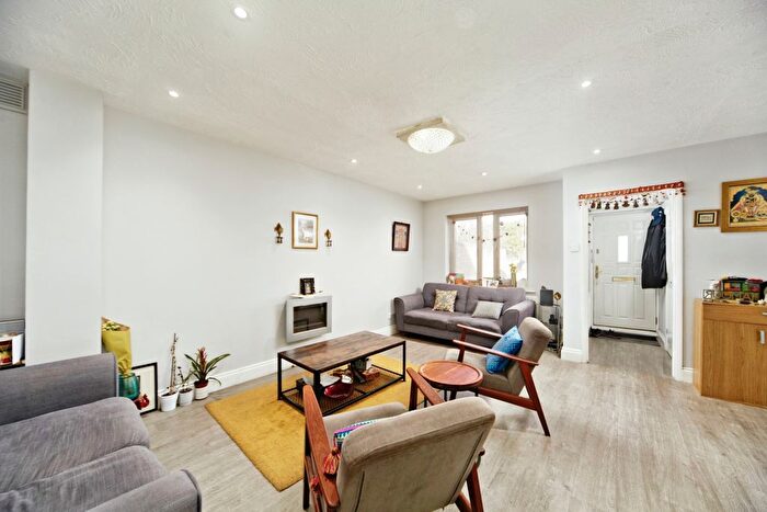 4 Bedroom Detached House For Sale In Whitstable Place, Croydon, CR0