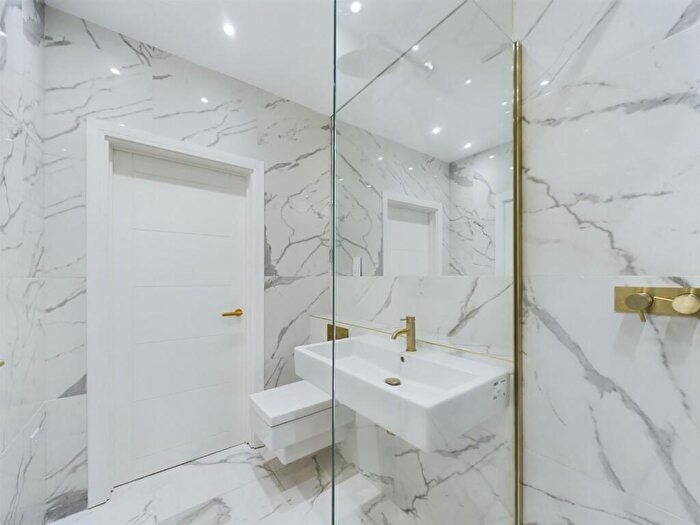Studio For Sale In Brondesbury Park, London, NW6