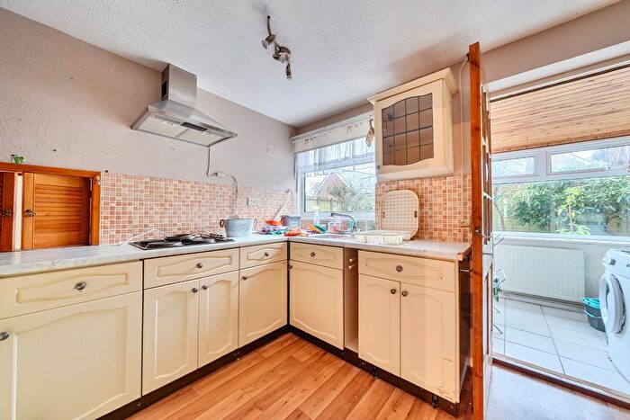 3 Bedroom End Of Terrace House For Sale In St. Marys Green, Kennington, Ashford, TN24 - Photo 3