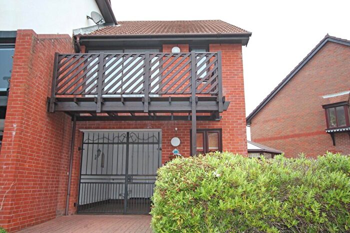 3 Bedroom Town House To Rent In Carbis Close, Port Solent, PO6