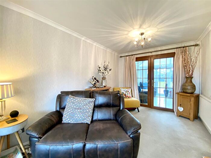 3 Bedroom Semi-Detached House For Sale In Valley Road, Saundersfoot, SA69