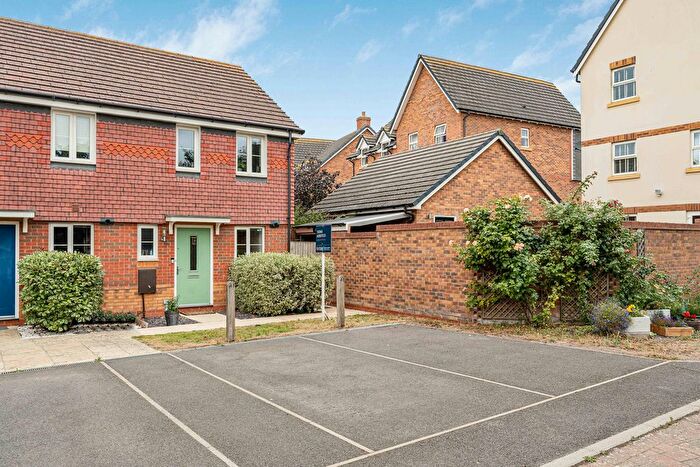 2 Bedroom End Of Terrace House For Sale In Cornflower Close, Didcot, OX11