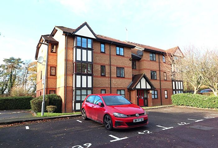2 Bedroom Flat For Sale In Osprey Close, Falcon Way, Watford, WD25