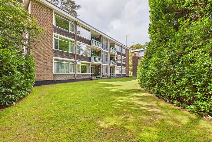 2 Bedroom Flat For Sale In Birch Court, Birchside, Crowthorne, Berkshire, RG45