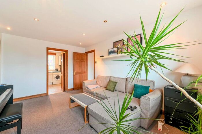 2 Bedroom Flat To Rent In Manor Road, Stoke Newington, London, N16