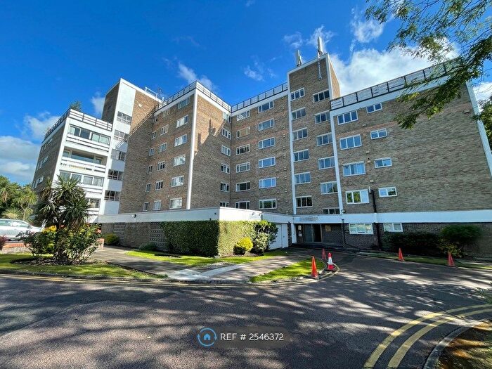 2 Bedroom Flat To Rent In Dolphin Court, London, NW11