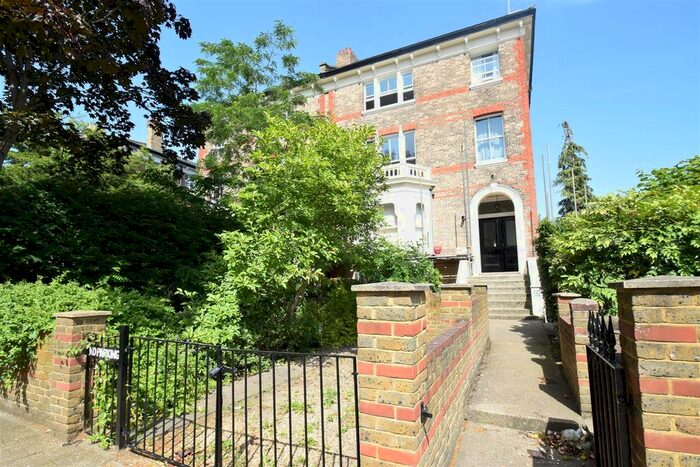 1 Bedroom Flat To Rent In The Barons, St Margarets, Twickenham, TW1