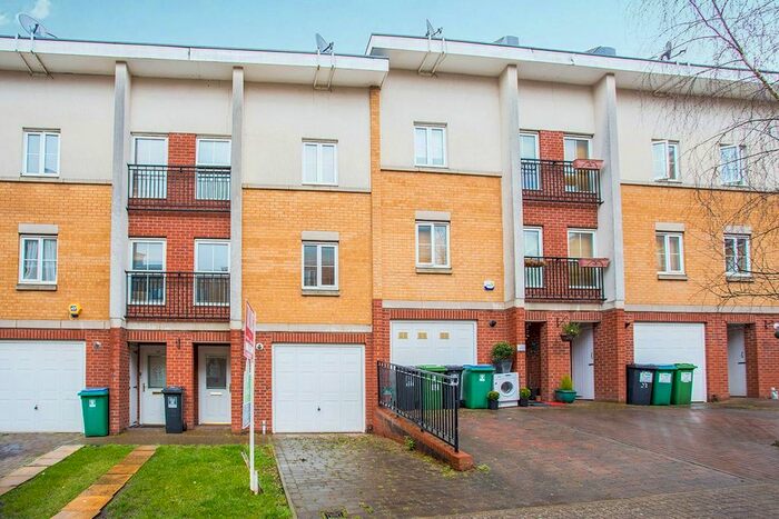 4 Bedroom Terraced House To Rent In The Gateway, Watford, WD18