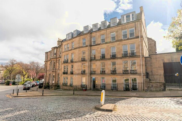 2 Bedroom Flat To Rent In / St. Bernards Crescent, Edinburgh, EH4