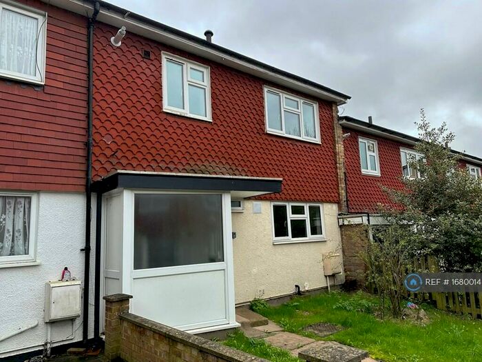 3 Bedroom Terraced House To Rent In Oak Bank, New Addington, Croydon, CR0