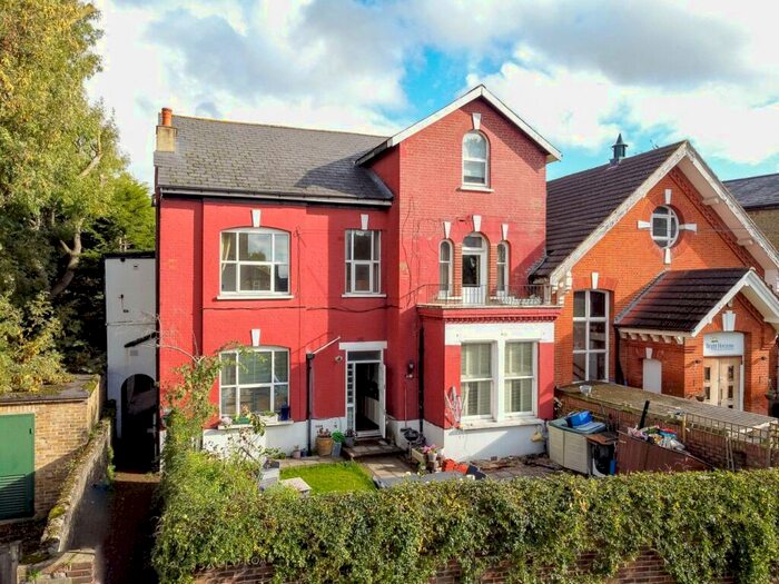 2 Bedroom Flat To Rent In Old Road, Hither Green, London, SE13