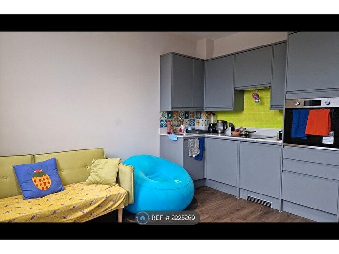 1 Bedroom Flat To Rent In Old Print House, Romford, RM1