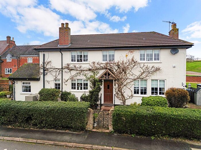 3 Bedroom Detached House For Sale In Wisteria Cottage, Warwick, CV35