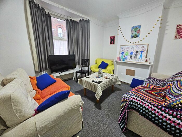 5 Bedroom Semi-Detached House To Rent In Hollingdean Road, Brighton, BN2