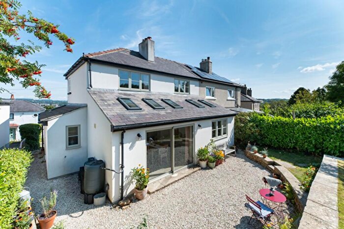 3 Bedroom Semi-Detached House For Sale In Lynton Drive, Shipley, BD18