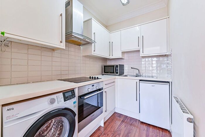 Studio To Rent In High Road, Stamford Hill, London, N15