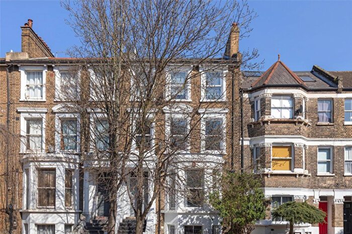 2 Bedroom Flat For Sale In Gresham Road, London, SW9
