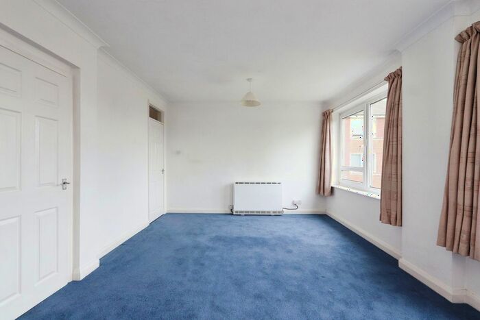 2 Bedroom Flat For Sale In Hallamshire Road, Sheffield, South Yorkshire, S10