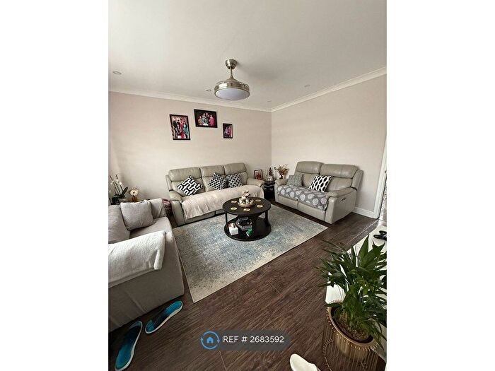 3 Bedroom Terraced House To Rent In Cockett Road, Slough, SL3