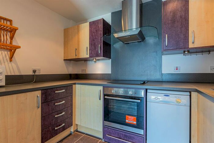 2 Bedroom Flat To Rent In Churchill Way, Cardiff, CF10