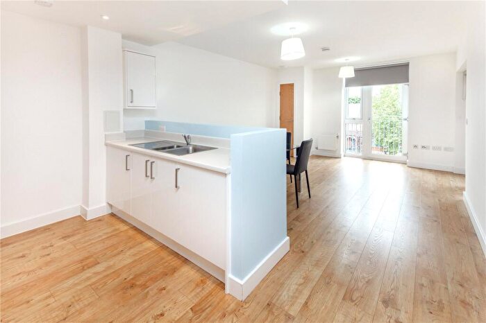 2 Bedroom Apartment To Rent In Bowes Road, London, N11