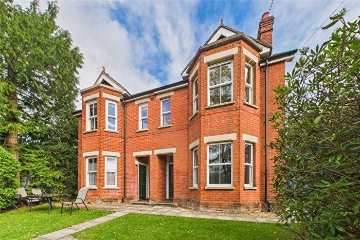 1 Bedroom Maisonette To Rent In Upper Broadmoor Road, Crowthorne, Berkshire, RG45