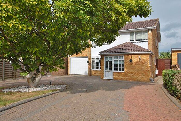 3 Bedroom Detached House For Sale In Parkway, Orsett Village, RM16