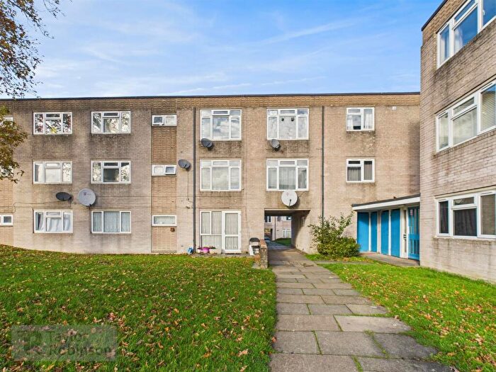 2 Bedroom Flat For Sale In Caburn Court, Southgate, Crawley, RH11
