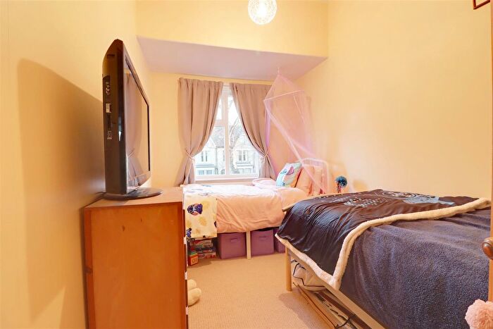 3 Bedroom End Of Terrace House For Sale In Westbourne Avenue, Princes Avenue, Hull, HU5