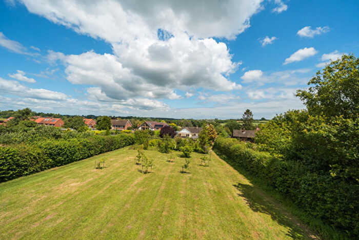 4 Bedroom Bungalow For Sale In Upperton, Brightwell Baldwin, Oxfordshire, OX49