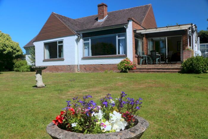 3 Bedroom Bungalow To Rent In Maturin Close, Lymington, SO41