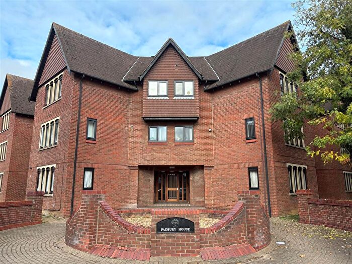 2 Bedroom Flat For Sale In Padbury House, Bromham Road, Bedford, MK40