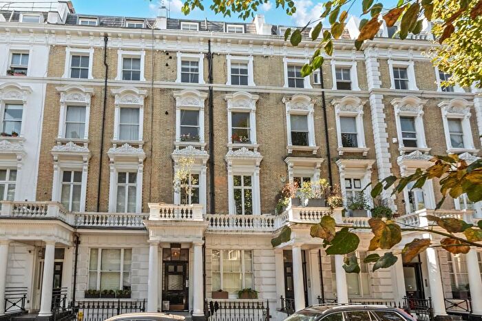 2 Bedroom Flat For Sale In Linden Gardens, London, W2