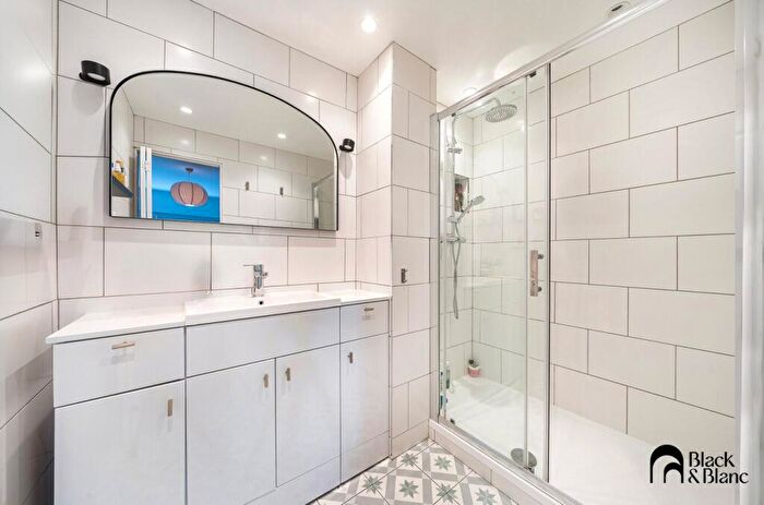 2 Bedroom Apartment For Sale In Silverwood Close, Beckenham, BR3