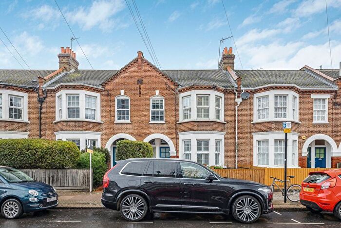 3 Bedroom Flat For Sale In Burntwood Lane, Earlsfield, London, SW17