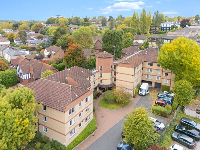 2 Bedroom Apartment For Sale In High Road, Loughton, Essex, IG10