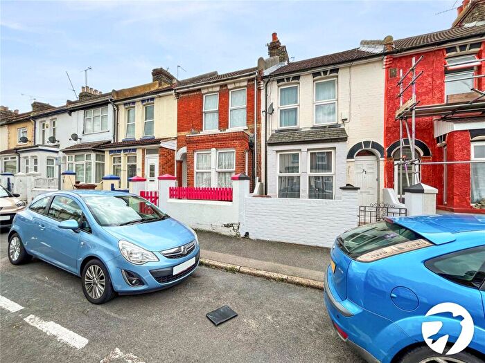 4 Bedroom Terraced House To Rent In Chaucer Road, Gillingham, Kent, ME7