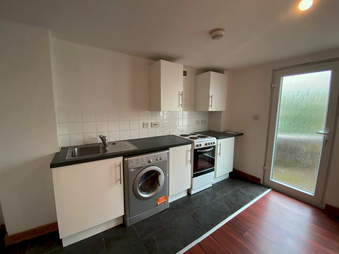 1 Bedroom Flat To Rent In Rayners Gardens, Southampton, SO16