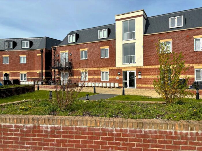 1 Bedroom Flat To Rent In New Lane, Havant, Hampshire, Hampshire, PO9