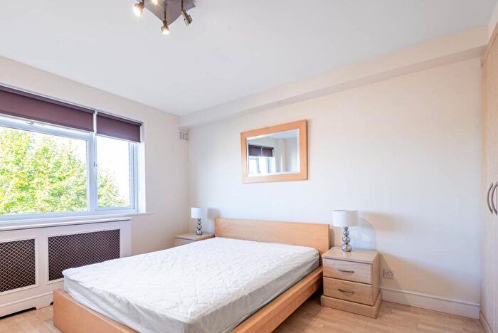 2 Bedroom Flat To Rent In Byron Court, South Hampstead, London, NW6