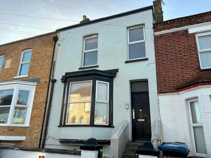2 Bedroom Flat To Rent In Alexandra Road, Margate, Kent, CT9