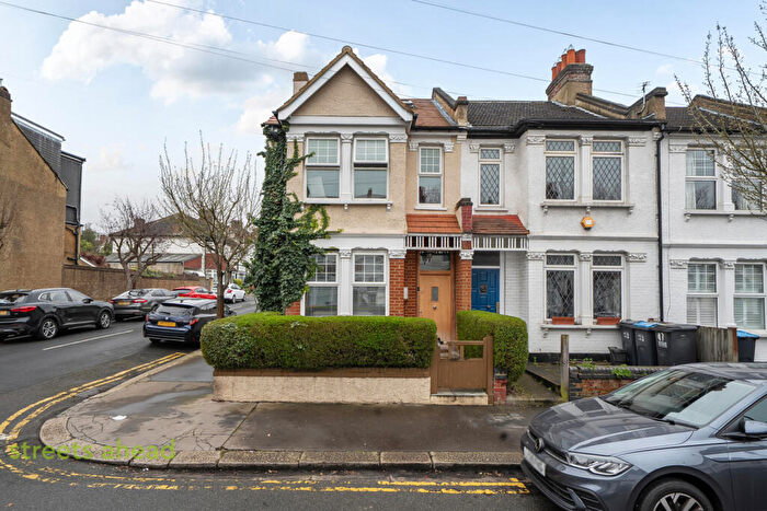 4 Bedroom End Of Terrace House For Sale In Dalmally Road, Croydon, CR0